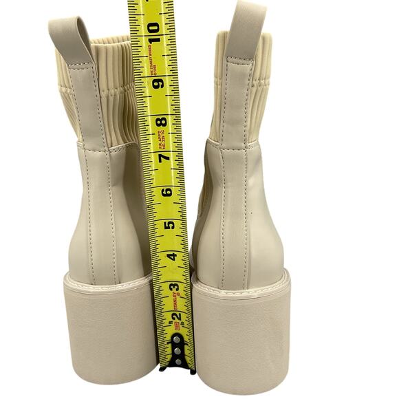 NEW Bar III Women’s Leather Chelsea Ankle Boots Ivory Size 11M - Picture 4 of 10